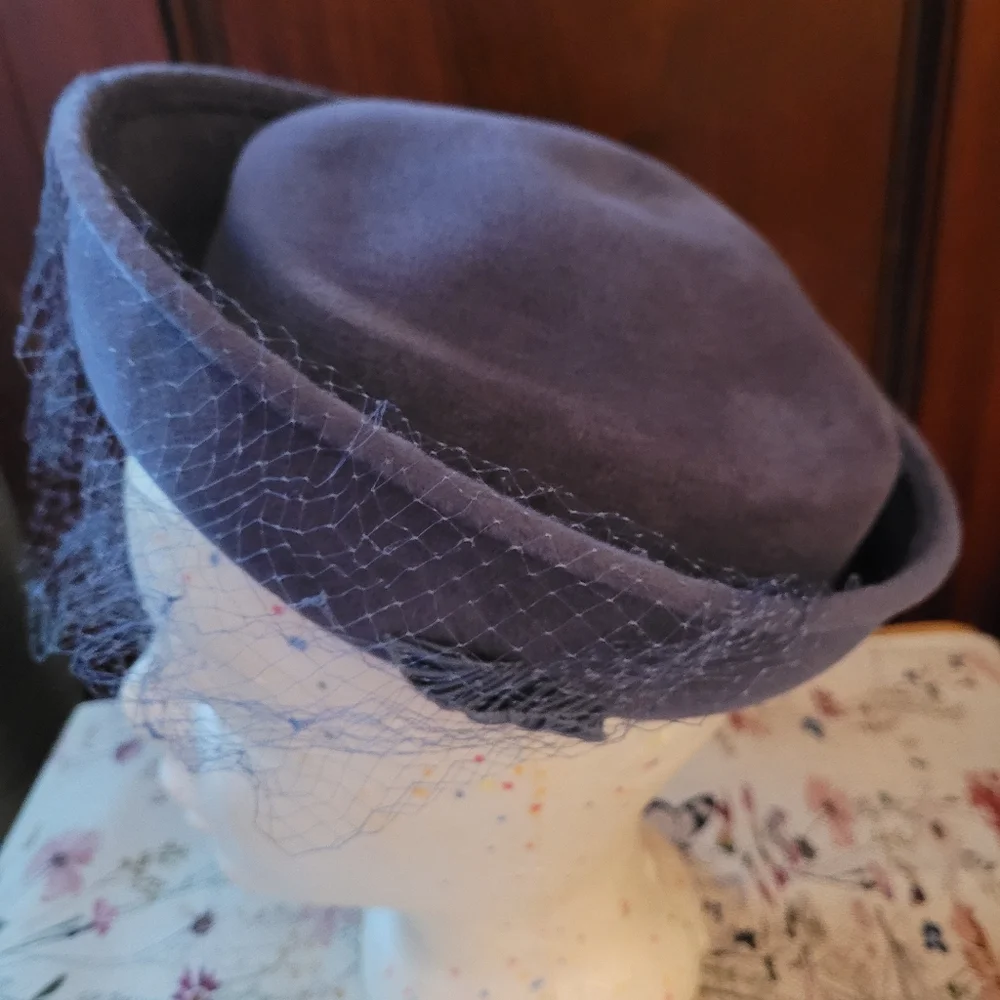 Elegant Blue Veil Hat - Picture 4 of 11